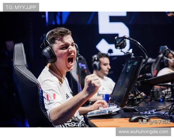 FPX在大师赛积分榜上以61分稳居第一位置追赶者紧随其后