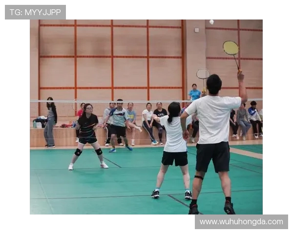 上海羽毛球队团队协作能力提升显著创新高排名引发广泛关注与赞誉 上海羽毛球队团队协作能力提升显著创新高排名引发广泛关注与赞誉