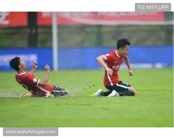 成都足球队中路突破战术解析与实战应用探讨