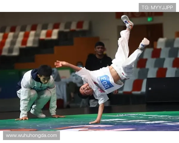 西安街舞队盯防策略分析与表现评估探讨