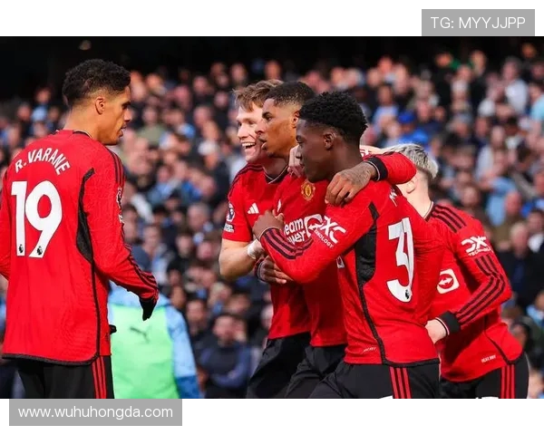 热刺与曼联的激战传奇:一场足球场上的爱恨纠葛与荣耀追逐 热刺与曼联的激战传奇:一场足球场上的爱恨纠葛与荣耀追逐