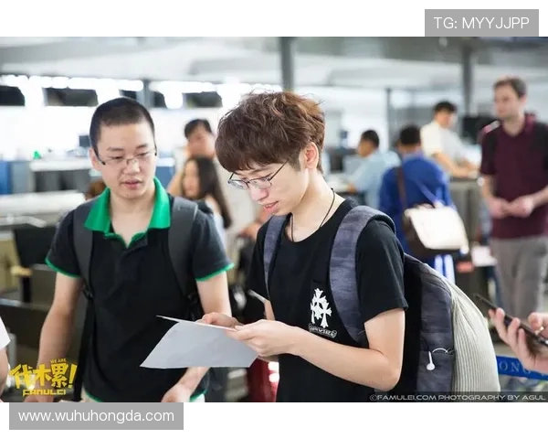 深度对话：周磊在英雄联盟世界中的成长与挑战之路