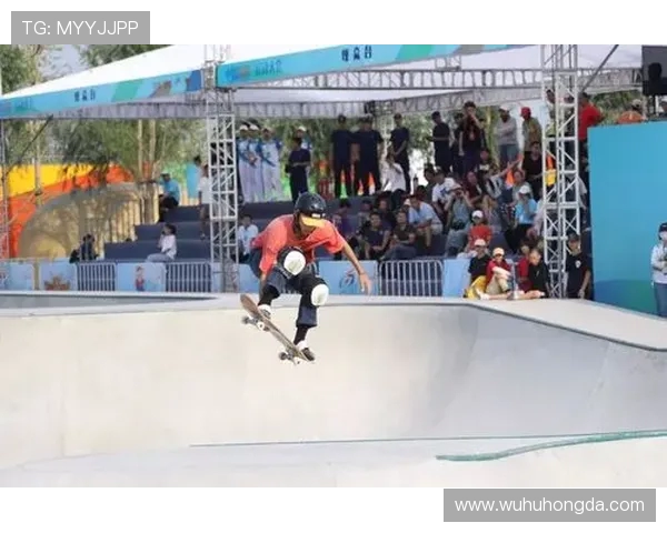 南京极限运动队在世界滑板锦标赛中以90分稳居积分榜首位